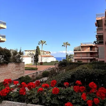 Apartment Cozy Seaside Retreat With Sea View & Pool Sanremo